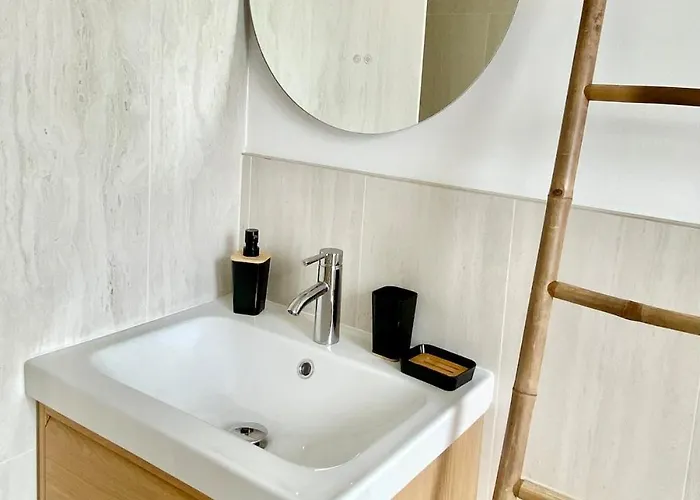 Beautiful T2 Tastefully Renovated Terrace - Madeleine